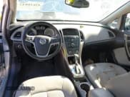 ✅ 2013 Buick Verano • VIN: 1G4PP5SK3D4191039 • Лот: 43655243. Опубликован ранее на IAAI с пробегом 65 539 миль. Бесплатный доступ к архиву аукционных продаж из США и подробный отчёт об истории автомобиля на DreamBid. Изображение 5.