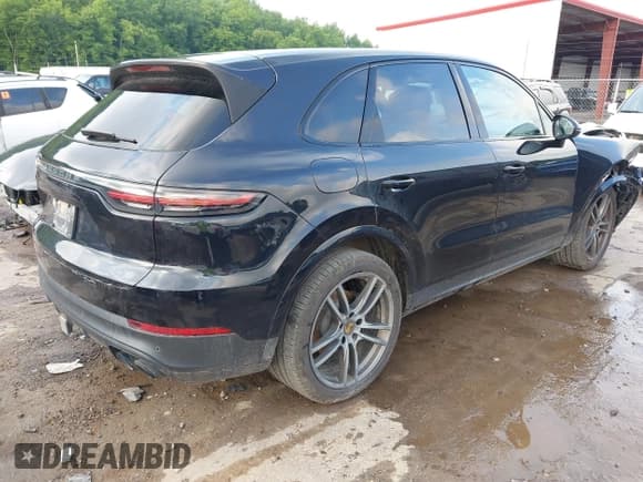 ✅ 2020 Porsche Cayenne • VIN: WP1AA2AY4LDA07823 • Lot: 42449972. Listed on IAAI with 61 mi. Free auction sales archive from the USA and detailed vehicle history report at DreamBid. Image 4.