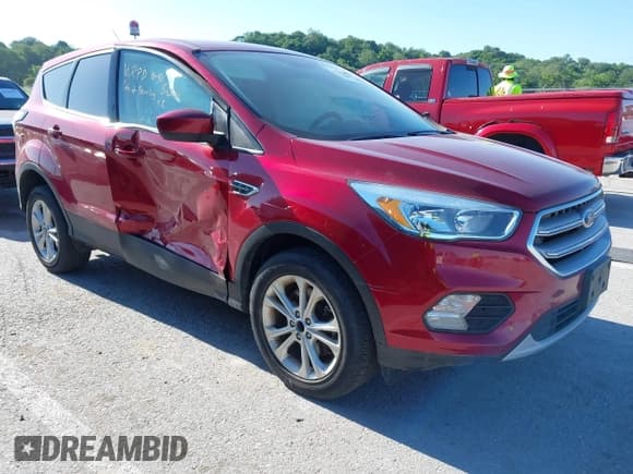 ✅ 2017 Ford Escape SE • VIN: 1FMCU9G9XHUE08239 • Lot: 42326698. Wystawiony na IAAI z przebiegiem 96 471 mil. Bezpłatny archiwum sprzedaży aukcyjnych z USA i szczegółowy raport historii pojazdu na DreamBid. Zdjęcie 1.