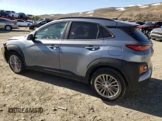 ✅ 2018 Hyundai Kona SEL • VIN: KM8K6CAA9JU127545 • Лот: 48234553. Опубликован ранее на Copart с пробегом 43 537 миль. Бесплатный доступ к архиву аукционных продаж из США и подробный отчёт об истории автомобиля на DreamBid. Изображение 2.