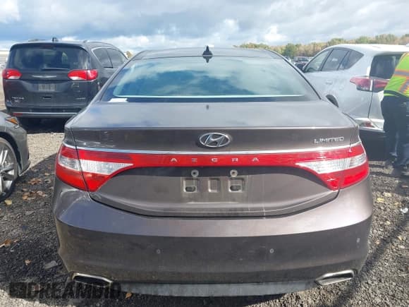 ✅ 2016 Hyundai Azera Limited • VIN: KMHFH4JG4GA508039 • Lot: 43509733. Listed on IAAI with 39,443 mi. Free auction sales archive from the USA and detailed vehicle history report at DreamBid. Image 17.