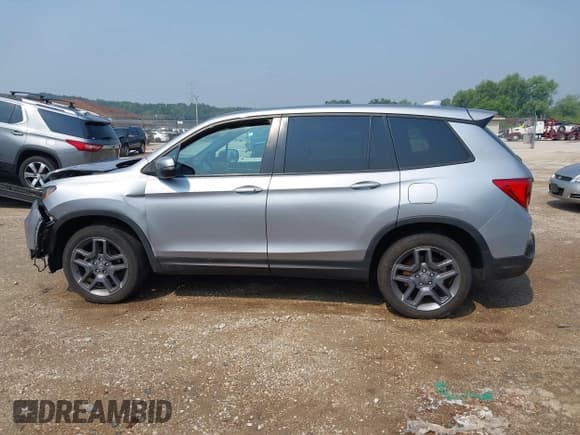 ✅ 2023 Honda Passport EX-L • VIN: 5FNYF8H50PB019594 • Lot: 42882366. Listed on IAAI with 26,120 mi. Free auction sales archive from the USA and detailed vehicle history report at DreamBid. Image 14.