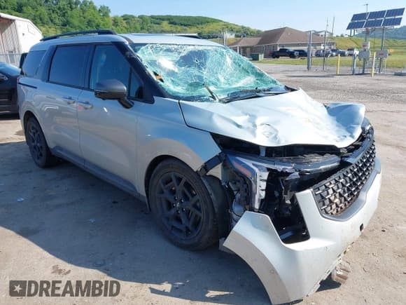 ✅ 2025 Kia Carnival SX • VIN: KNDNE5K35S6472268 • Lot: 42591635. Listed on IAAI with 16,752 mi. Free auction sales archive from the USA and detailed vehicle history report at DreamBid. Image 1.