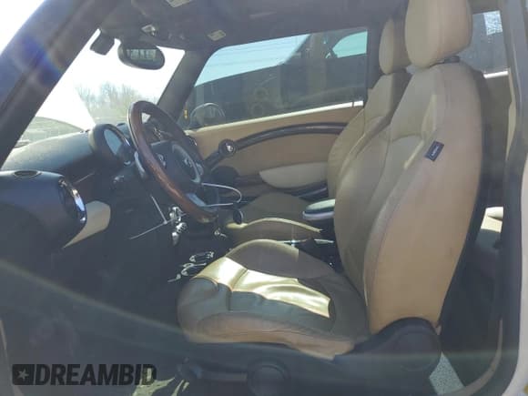 ✅ 2008 MINI Hardtop • VIN: WMWMF33508TT66699 • Lot: 48233985. Listed on Copart with 88,817 mi. Free auction sales archive from the USA and detailed vehicle history report at DreamBid. Image 7.