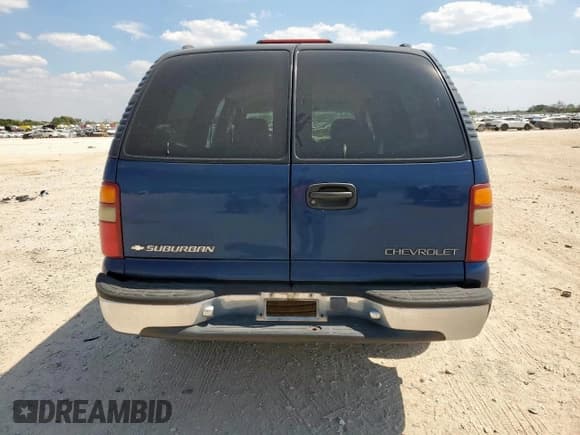 ✅ 2000 Chevrolet Suburban LS • VIN: 3GNEC16T3YG208182 • Lot: 81924095. Wystawiony na Copart z przebiegiem 126 283 mil. Bezpłatny archiwum sprzedaży aukcyjnych z USA i szczegółowy raport historii pojazdu na DreamBid. Zdjęcie 6.