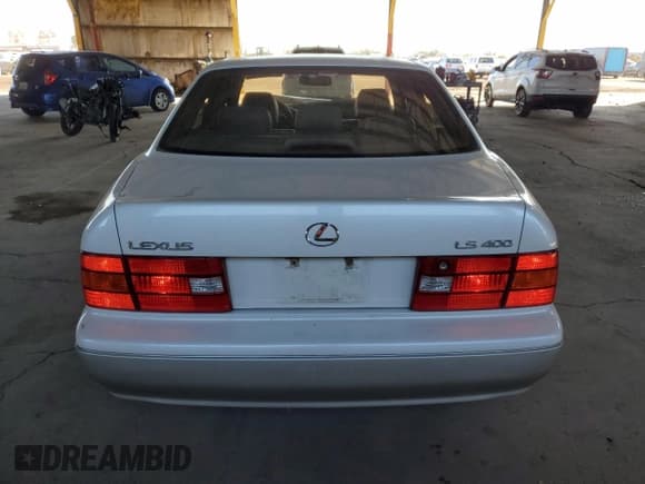 ✅ 1998 Lexus LS 400 • VIN: JT8BH28F1W0120936 • Лот: 77228464. Опубликован ранее на Copart с пробегом 274 013 миль. Бесплатный доступ к архиву аукционных продаж из США и подробный отчёт об истории автомобиля на DreamBid. Изображение 6.