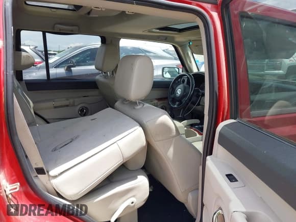 ✅ 2006 Jeep Commander Limited • VIN: 1J8HH58N16C140132 • Lot: 42629429. Wystawiony na IAAI z przebiegiem 229 586 mil. Bezpłatny archiwum sprzedaży aukcyjnych z USA i szczegółowy raport historii pojazdu na DreamBid. Zdjęcie 8.