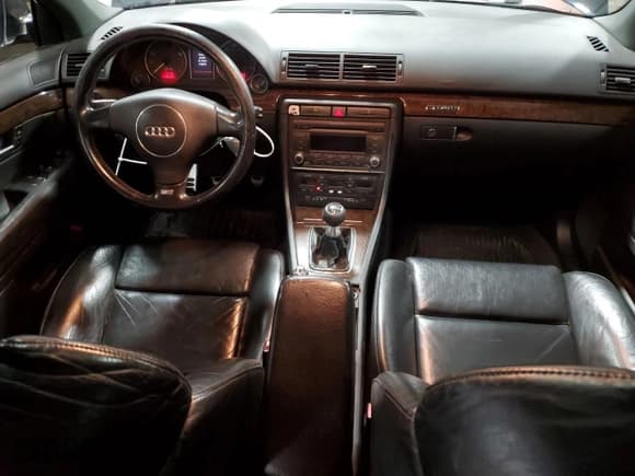 ✅ 2004 Audi S4 • VIN: WAUPL68E44A112595 • Lot: 84021364. Wystawiony na Copart z przebiegiem 134 341 mil. Bezpłatny archiwum sprzedaży aukcyjnych z USA i szczegółowy raport historii pojazdu na DreamBid. Zdjęcie 8.