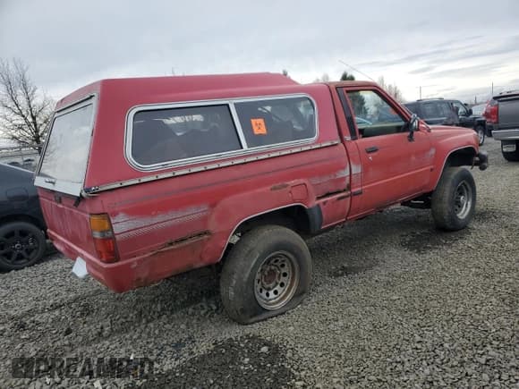 ✅ 1986 Toyota Pickup • VIN: JT4RN63R6G0045542 • Lot: 48713635. Wystawiony na Copart z przebiegiem 256 975 mil. Bezpłatny archiwum sprzedaży aukcyjnych z USA i szczegółowy raport historii pojazdu na DreamBid. Zdjęcie 3.