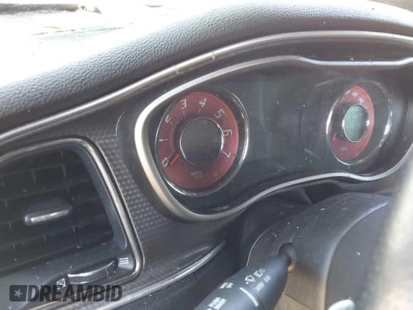 ✅ 2018 Dodge Challenger SRT Hellcat • VIN: 2C3CDZC98JH177803 • Lot: 42990369. Wystawiony na IAAI z przebiegiem Nie podano. Bezpłatny archiwum sprzedaży aukcyjnych z USA i szczegółowy raport historii pojazdu na DreamBid. Zdjęcie 7.