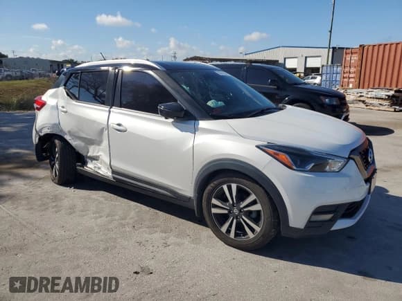 ✅ 2020 Nissan Kicks SR • VIN: 3N1CP5DV9LL505427 • Lot: 89471605. Wystawiony na Copart z przebiegiem 69 926 mil. Bezpłatny archiwum sprzedaży aukcyjnych z USA i szczegółowy raport historii pojazdu na DreamBid. Zdjęcie 4.