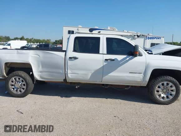 2018 Chevrolet Silverado 2500HD Work Truck z VIN 1GC1KUEG3JF219304, wystawiony jako IAAI lot #43195356 z przebiegiem 190 567 mil mil oraz . Historia ofert i sprzedaży dostępna na DreamBid. Obrazek 13.