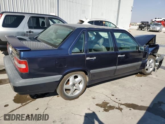 ✅ 1997 Volvo 850 • VIN: YV1LS5722V1374049 • Лот: 62758684. Опубликован ранее на Copart с пробегом 243 443 миль. Бесплатный доступ к архиву аукционных продаж из США и подробный отчёт об истории автомобиля на DreamBid. Изображение 3.