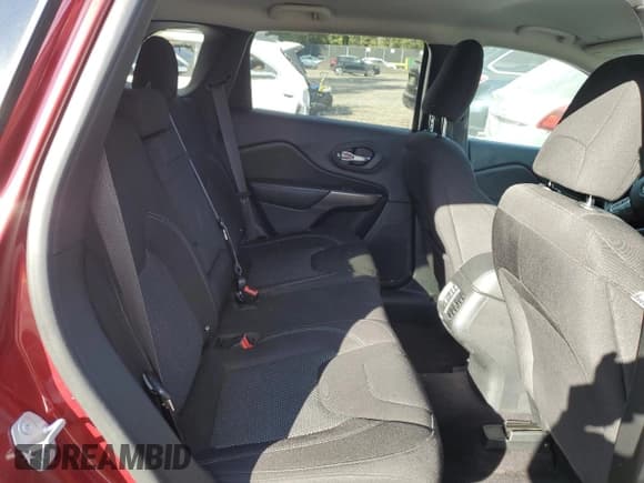 ✅ 2019 Jeep Cherokee Latitude • VIN: 1C4PJLCB3KD160413 • Lot: 85548385. Wystawiony na Copart z przebiegiem 80 675 mil. Bezpłatny archiwum sprzedaży aukcyjnych z USA i szczegółowy raport historii pojazdu na DreamBid. Zdjęcie 10.