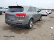 ✅ 2017 Kia Sorento L • VIN: 5XYPG4A30HG261922 • Lot: 41502305. Wystawiony na IAAI z przebiegiem 153 934 mil. Bezpłatny archiwum sprzedaży aukcyjnych z USA i szczegółowy raport historii pojazdu na DreamBid. Zdjęcie 4.