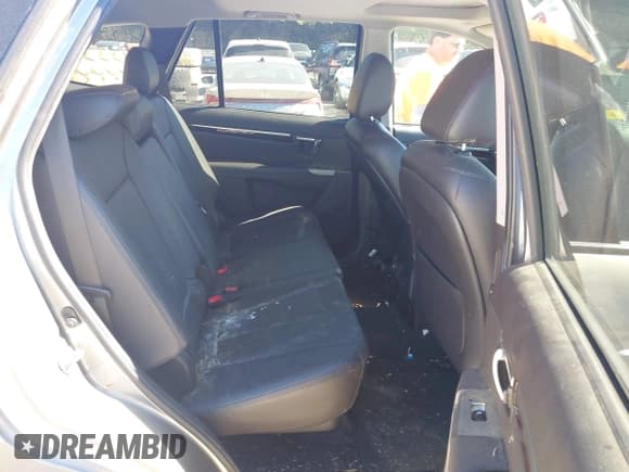 ✅ 2011 Hyundai Santa Fe Limited • VIN: 5XYZKDAG8BG082156 • Lot: 43328593. Listed on IAAI with 186,171 mi. Free auction sales archive from the USA and detailed vehicle history report at DreamBid. Image 8.