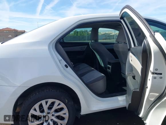 ✅ 2019 Toyota Corolla LE • VIN: 5YFBURHE7KP858544 • Lot: 43697540. Wystawiony na IAAI z przebiegiem 34 566 mil. Bezpłatny archiwum sprzedaży aukcyjnych z USA i szczegółowy raport historii pojazdu na DreamBid. Zdjęcie 8.