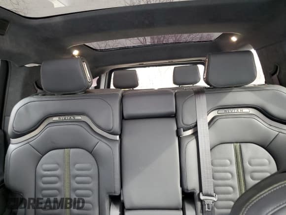 ✅ 2023 Rivian R1S Adventure • VIN: 7PDSGABA5PN019682 • Lot: 46894315. Wystawiony na Copart z przebiegiem 206 mil. Bezpłatny archiwum sprzedaży aukcyjnych z USA i szczegółowy raport historii pojazdu na DreamBid. Zdjęcie 10.