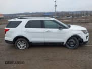 ✅ 2018 Ford Explorer XLT • VIN: 1FM5K8D81JGA28571 • Lot: 41541040. Wystawiony na IAAI z przebiegiem 117 506 mil. Bezpłatny archiwum sprzedaży aukcyjnych z USA i szczegółowy raport historii pojazdu na DreamBid. Zdjęcie 14.