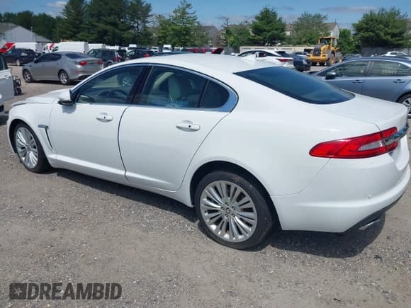 ✅ 2013 Jaguar XF V6 AWD • VIN: SAJWJ0EF2D8U06052 • Lot: 42285309. Wystawiony na IAAI z przebiegiem 112 799 mil. Bezpłatny archiwum sprzedaży aukcyjnych z USA i szczegółowy raport historii pojazdu na DreamBid. Zdjęcie 3.