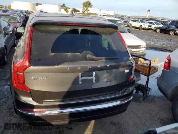✅ 2023 Volvo XC90 • VIN: YV4H60CV3P1923504 • Lot: 39598954. Wystawiony na Copart z przebiegiem 4 177 mil. Bezpłatny archiwum sprzedaży aukcyjnych z USA i szczegółowy raport historii pojazdu na DreamBid. Zdjęcie 6.