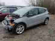 2021 Chevrolet Bolt EV LT z VIN 1G1FY6S0XM4114243, wystawiony jako Copart lot #38226164 z przebiegiem 15 266 mil mil oraz . Historia ofert i sprzedaży dostępna na DreamBid. Obrazek 1.