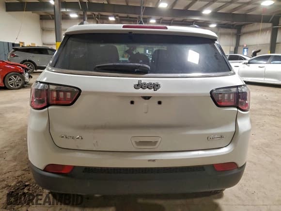 ✅ 2023 Jeep Compass Latitude • VIN: 3C4NJDBN5PT561939 • Lot: 95669645. Wystawiony na Copart z przebiegiem 46 413 mil. Bezpłatny archiwum sprzedaży aukcyjnych z USA i szczegółowy raport historii pojazdu na DreamBid. Zdjęcie 6.
