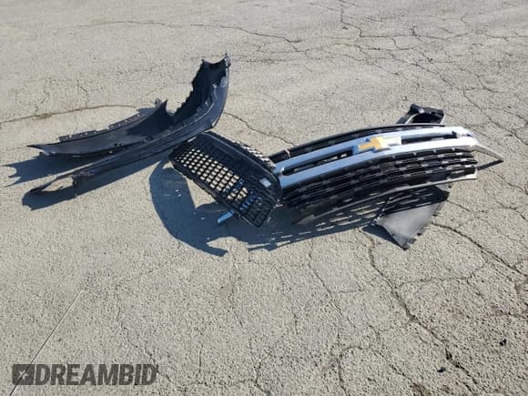 ✅ 2022 Chevrolet Suburban RST • VIN: 1GNSKEKD0NR296633 • Lot: 54446415. Listed on Copart with 34,461 mi. Free auction sales archive from the USA and detailed vehicle history report at DreamBid. Image 13.