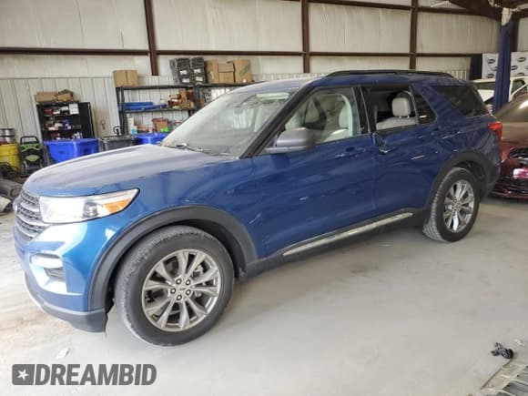 ✅ 2022 Ford Explorer XLT • VIN: 1FMSK7DHXNGC09512 • Lot: 53540175. Wystawiony na Copart z przebiegiem 32 614 mil. Bezpłatny archiwum sprzedaży aukcyjnych z USA i szczegółowy raport historii pojazdu na DreamBid. Zdjęcie 1.