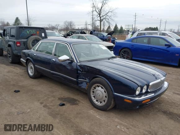 ✅ 1998 Jaguar XJ Vanden Plas • VIN: SAJKX6246WC832202 • Lot: 41218807. Wystawiony na IAAI z przebiegiem 96 589 mil. Bezpłatny archiwum sprzedaży aukcyjnych z USA i szczegółowy raport historii pojazdu na DreamBid. Zdjęcie 1.