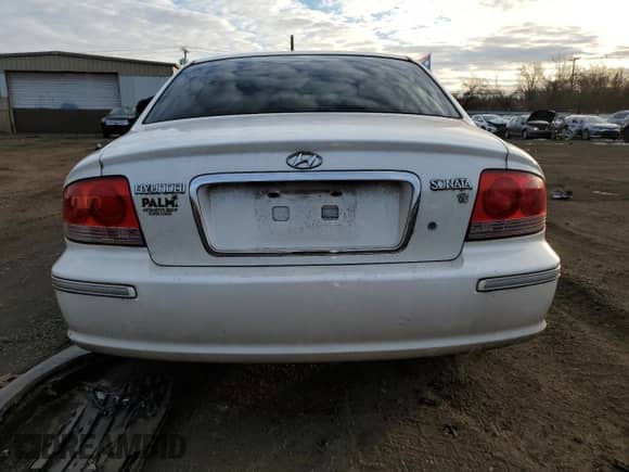 2004 Hyundai Sonata GLS z VIN KMHWF35H84A957433, wystawiony jako Copart lot #82852774 z przebiegiem 187 857 mil mil oraz Szkoda całkowita • Salvage title. Historia ofert i sprzedaży dostępna na DreamBid. Obrazek 6.