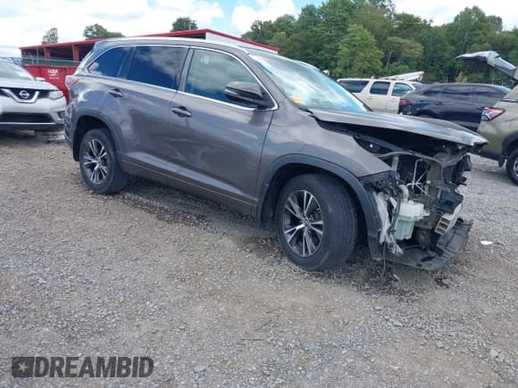 ✅ 2016 Toyota Highlander XLE • VIN: 5TDJKRFH8GS280919 • Lot: 43080882. Wystawiony na IAAI z przebiegiem 112 843 mil. Bezpłatny archiwum sprzedaży aukcyjnych z USA i szczegółowy raport historii pojazdu na DreamBid. Zdjęcie 1.