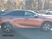 ✅ 2024 Lexus RX 350 Premium Plus • VIN: 2T2BAMCA1RC065990 • Lot: 43520990. Wystawiony na IAAI z przebiegiem 4 081 mil. Bezpłatny archiwum sprzedaży aukcyjnych z USA i szczegółowy raport historii pojazdu na DreamBid. Zdjęcie 13.