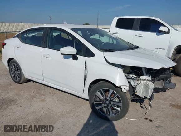 ✅ 2022 Nissan Versa SV • VIN: 3N1CN8EV9NL852832 • Lot: 43142264. Wystawiony na IAAI z przebiegiem 56 638 mil. Bezpłatny archiwum sprzedaży aukcyjnych z USA i szczegółowy raport historii pojazdu na DreamBid. Zdjęcie 1.