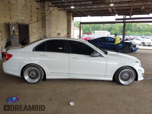 ✅ 2012 Mercedes-Benz C 300 Sport • VIN: WDDGF8BB7CA604661 • Lot: 42412364. Listed on IAAI with 189,144 mi. Free auction sales archive from the USA and detailed vehicle history report at DreamBid. Image 14.