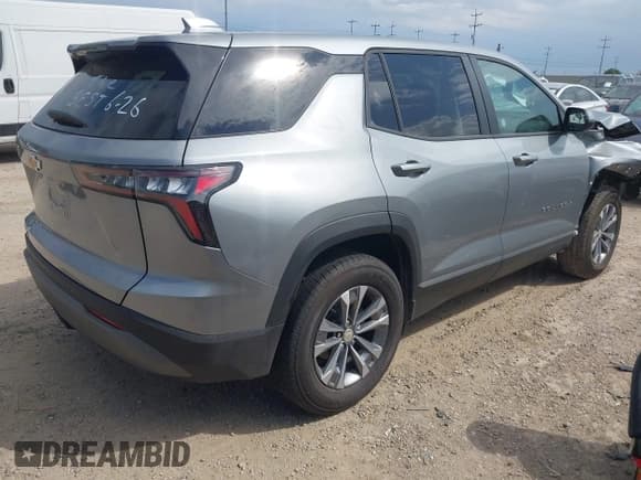 ✅ 2025 Chevrolet Equinox FWD LT • VIN: 3GNAXHEG3SL318390 • Lot: 42657200. Listed on IAAI with 3,771 mi. Free auction sales archive from the USA and detailed vehicle history report at DreamBid. Image 4.