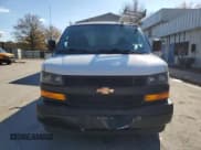 ✅ 2019 Chevrolet Express Cargo • VIN: 1GCWGAFP3K1367083 • Lot: 89528145. Wystawiony na Copart z przebiegiem 134 639 mil. Bezpłatny archiwum sprzedaży aukcyjnych z USA i szczegółowy raport historii pojazdu na DreamBid. Zdjęcie 5.