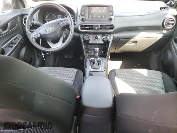 ✅ 2019 Hyundai Kona SE • VIN: KM8K1CAA5KU253630 • Лот: 70631473. Опубликован ранее на Copart с пробегом 92 417 миль. Бесплатный доступ к архиву аукционных продаж из США и подробный отчёт об истории автомобиля на DreamBid. Изображение 8.