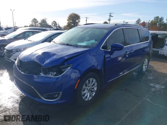 ✅ 2018 Chrysler Pacifica Touring L Plus • VIN: 2C4RC1EG4JR257745 • Lot: 43676603. Wystawiony na IAAI z przebiegiem 54 373 mil. Bezpłatny archiwum sprzedaży aukcyjnych z USA i szczegółowy raport historii pojazdu na DreamBid. Zdjęcie 2.