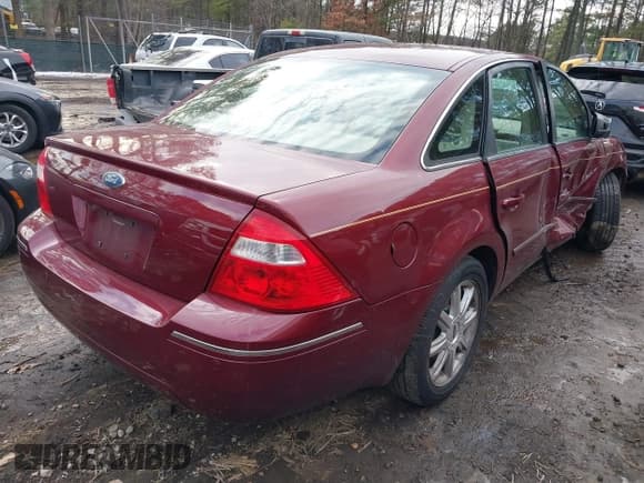 ✅ 2005 Ford Five Hundred Limited • VIN: 1FAFP25155G129701 • Lot: 41402097. Listed on IAAI with 86,264 mi. Free auction sales archive from the USA and detailed vehicle history report at DreamBid. Image 4.