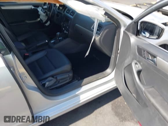 ✅ 2015 Volkswagen Jetta SE • VIN: 3VWD07AJ5FM340040 • Лот: 42296755. Опубликован ранее на IAAI с пробегом 94 050 миль. Бесплатный доступ к архиву аукционных продаж из США и подробный отчёт об истории автомобиля на DreamBid. Изображение 5.