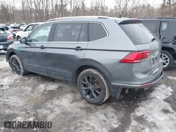 ✅ 2022 Volkswagen Tiguan SE • VIN: 3VV2B7AX2NM105314 • Lot: 41655410. Wystawiony na IAAI z przebiegiem 81 912 mil. Bezpłatny archiwum sprzedaży aukcyjnych z USA i szczegółowy raport historii pojazdu na DreamBid. Zdjęcie 3.