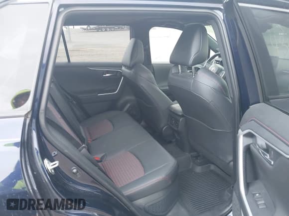 ✅ 2024 Toyota RAV4 XSE • VIN: JTMEB3FV8RD211991 • Лот: 43445827. Опубликован ранее на IAAI с пробегом 13 277 миль. Бесплатный доступ к архиву аукционных продаж из США и подробный отчёт об истории автомобиля на DreamBid. Изображение 8.