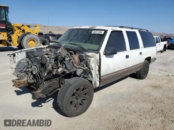 ✅ 1998 GMC Suburban • VIN: 1GKEC16R0WJ712847 • Lot: 68557804. Listed on Copart with 262,538 mi. Free auction sales archive from the USA and detailed vehicle history report at DreamBid. Image 1.