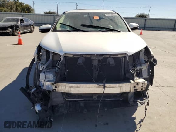 ✅ 2018 Toyota Highlander XLE • VIN: 5TDKZRFH5JS528647 • Lot: 89524635. Wystawiony na Copart z przebiegiem 70 746 mil. Bezpłatny archiwum sprzedaży aukcyjnych z USA i szczegółowy raport historii pojazdu na DreamBid. Zdjęcie 5.