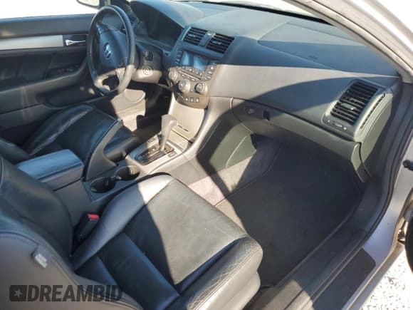 ✅ 2004 Honda Accord EX • VIN: 1HGCM72634A021454 • Лот: 82551055. Опубликован ранее на Copart с пробегом 217 887 миль. Бесплатный доступ к архиву аукционных продаж из США и подробный отчёт об истории автомобиля на DreamBid. Изображение 8.