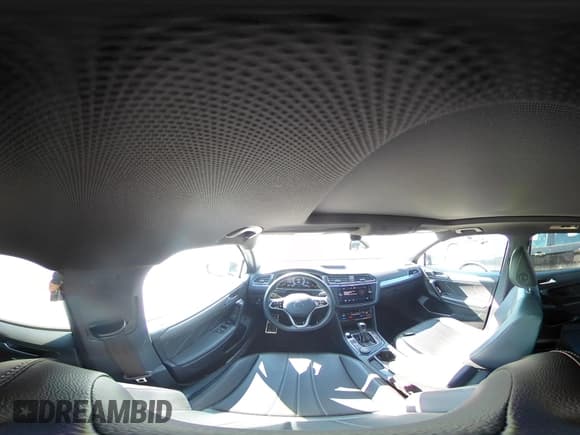 ✅ 2024 Volkswagen Tiguan SE R-Line Black • VIN: 3VV8B7AX5RM128490 • Lot: 42977920. Wystawiony na IAAI z przebiegiem 10 147 mil. Bezpłatny archiwum sprzedaży aukcyjnych z USA i szczegółowy raport historii pojazdu na DreamBid. Zdjęcie 18.