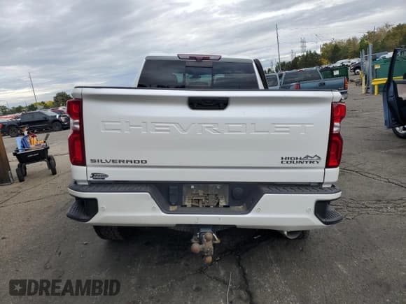 ✅ 2021 Chevrolet Silverado 2500HD High Country • VIN: 1GC4YREY3MF265561 • Лот: 91685955. Опубликован ранее на Copart с пробегом 67 494 миль. Бесплатный доступ к архиву аукционных продаж из США и подробный отчёт об истории автомобиля на DreamBid. Изображение 6.