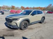 ✅ 2024 Mazda CX-50 Meridian Edition • VIN: 7MMVABXYXRN210261 • Lot: 43602371. Wystawiony na IAAI z przebiegiem 24 813 mil. Bezpłatny archiwum sprzedaży aukcyjnych z USA i szczegółowy raport historii pojazdu na DreamBid. Zdjęcie 17.