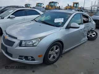 2012 Chevrolet Cruze 1LT z VIN 1G1PF5SC4C7315518, wystawiony jako IAAI lot #43234698 z przebiegiem 123 000 mil mil oraz . Historia ofert i sprzedaży dostępna na DreamBid. Obrazek 2.